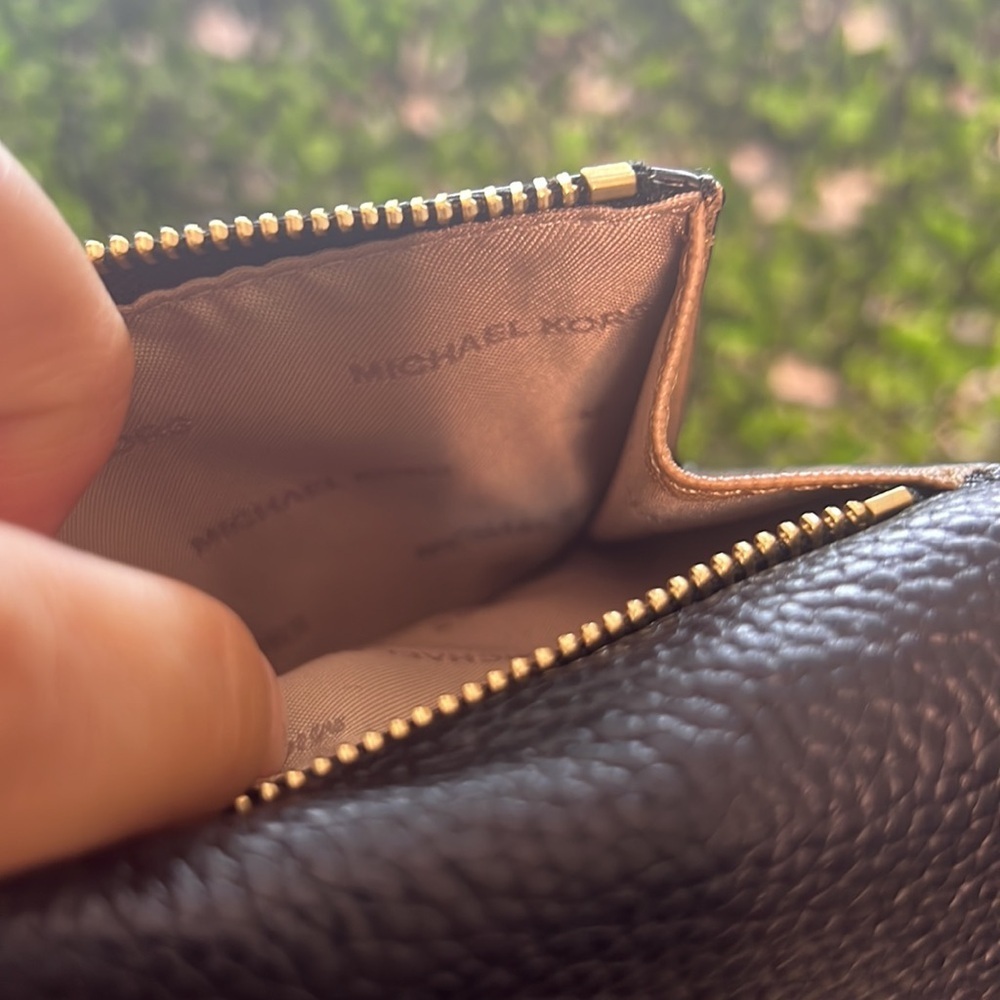 Michael Kors Mercer Carryall Card Case - Picture 6 of 8